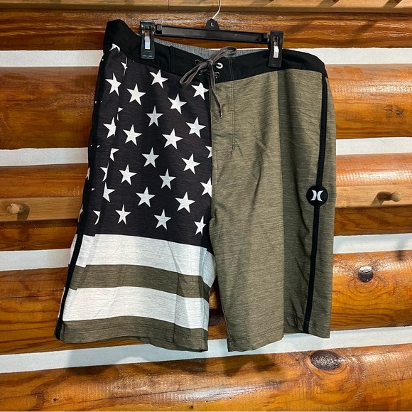 Hurley Gray and White Board Shorts - Picture 1 of 3